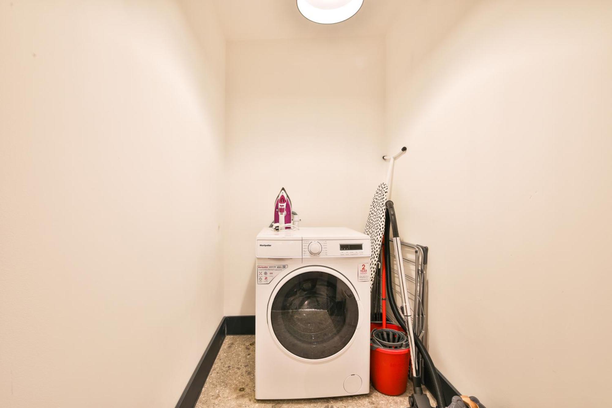 The Kingsway- 2 Bedroom Central Swansea Apartments By Stayright Exteriör bild