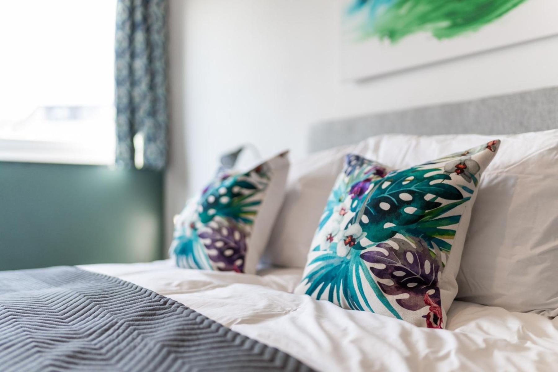 The Kingsway- 2 Bedroom Central Swansea Apartments By Stayright Exteriör bild