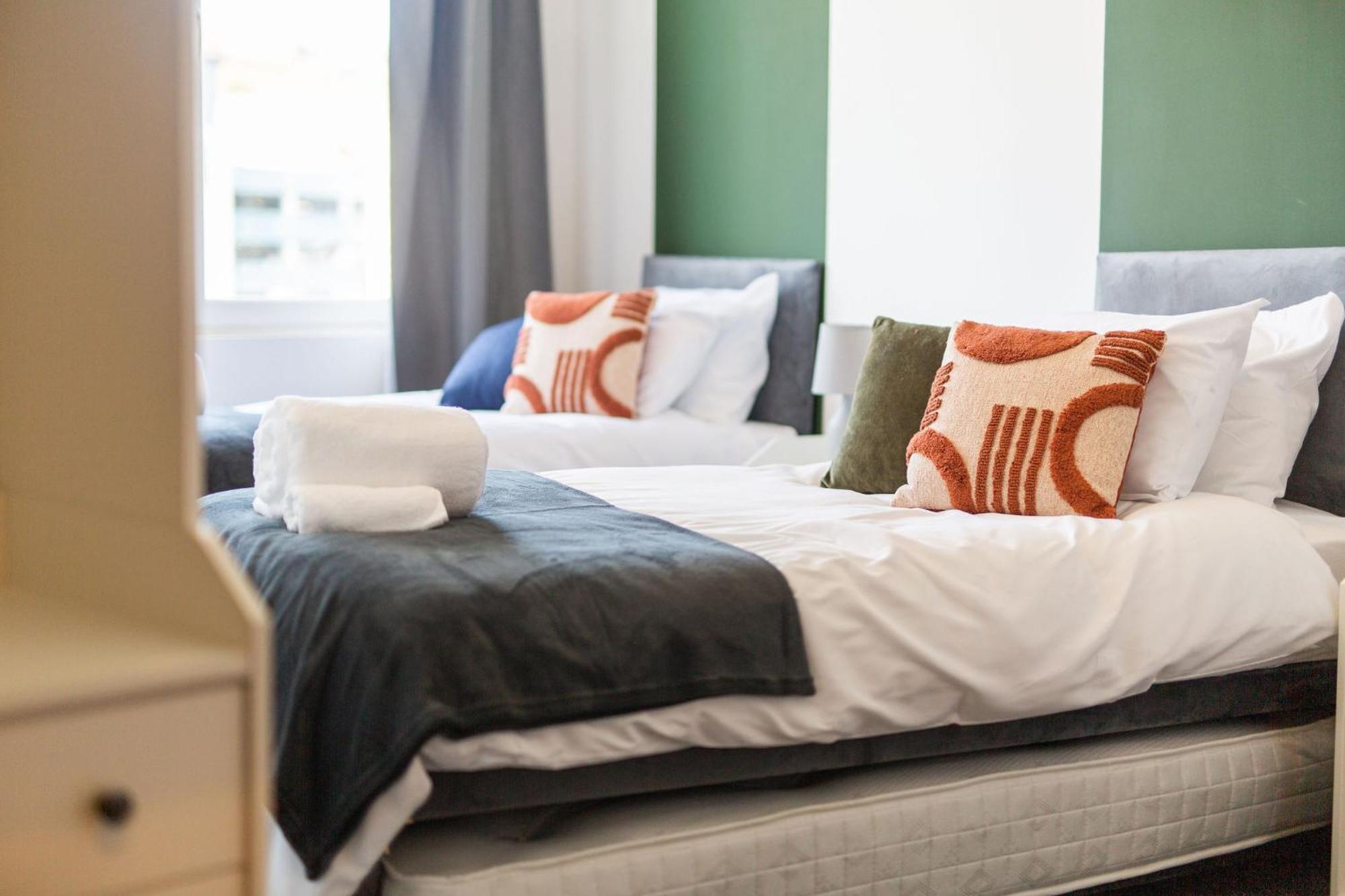 The Kingsway- 2 Bedroom Central Swansea Apartments By Stayright Exteriör bild