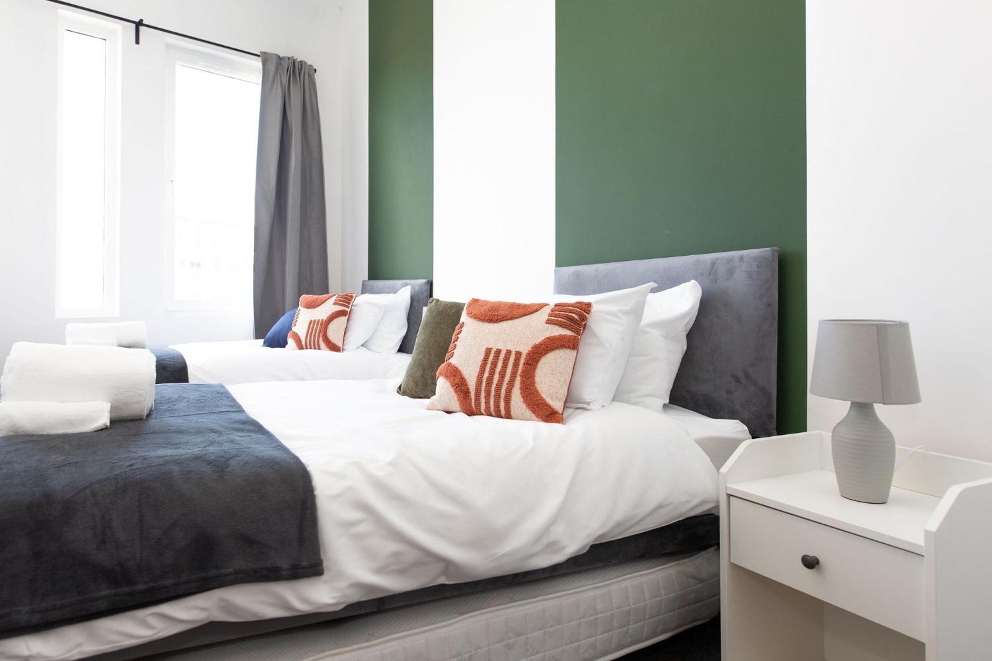 The Kingsway- 2 Bedroom Central Swansea Apartments By Stayright Exteriör bild