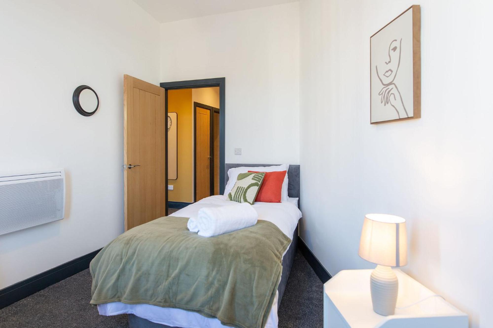 The Kingsway- 2 Bedroom Central Swansea Apartments By Stayright Exteriör bild